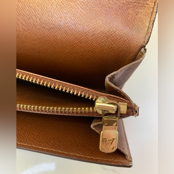 Louis Vuitton Sarah Wallet Corner wear and rubbing - Picture 5 of 11